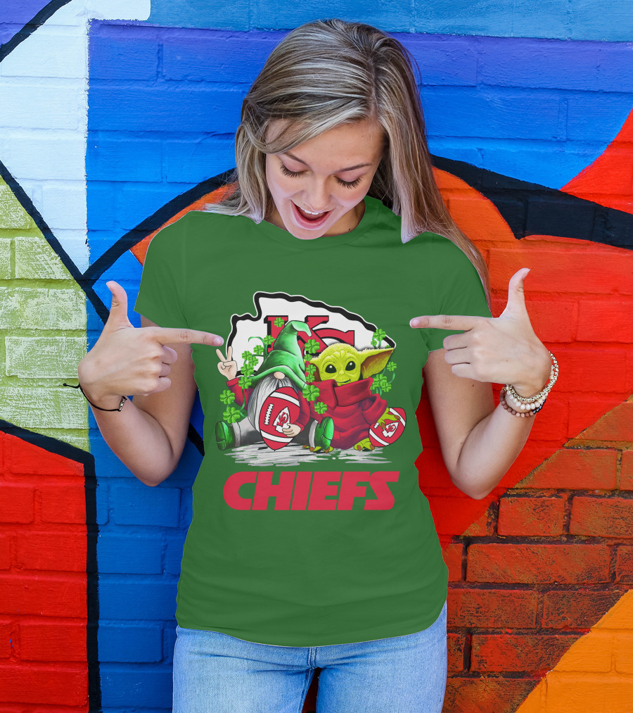 Kansas City Chiefs St. Patrick's Day Football Gnome And Baby Alien T-Shirt