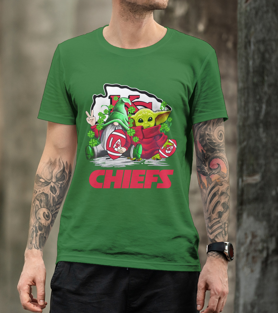 Kansas City Chiefs St. Patrick's Day Football Gnome And Baby Alien T-Shirt