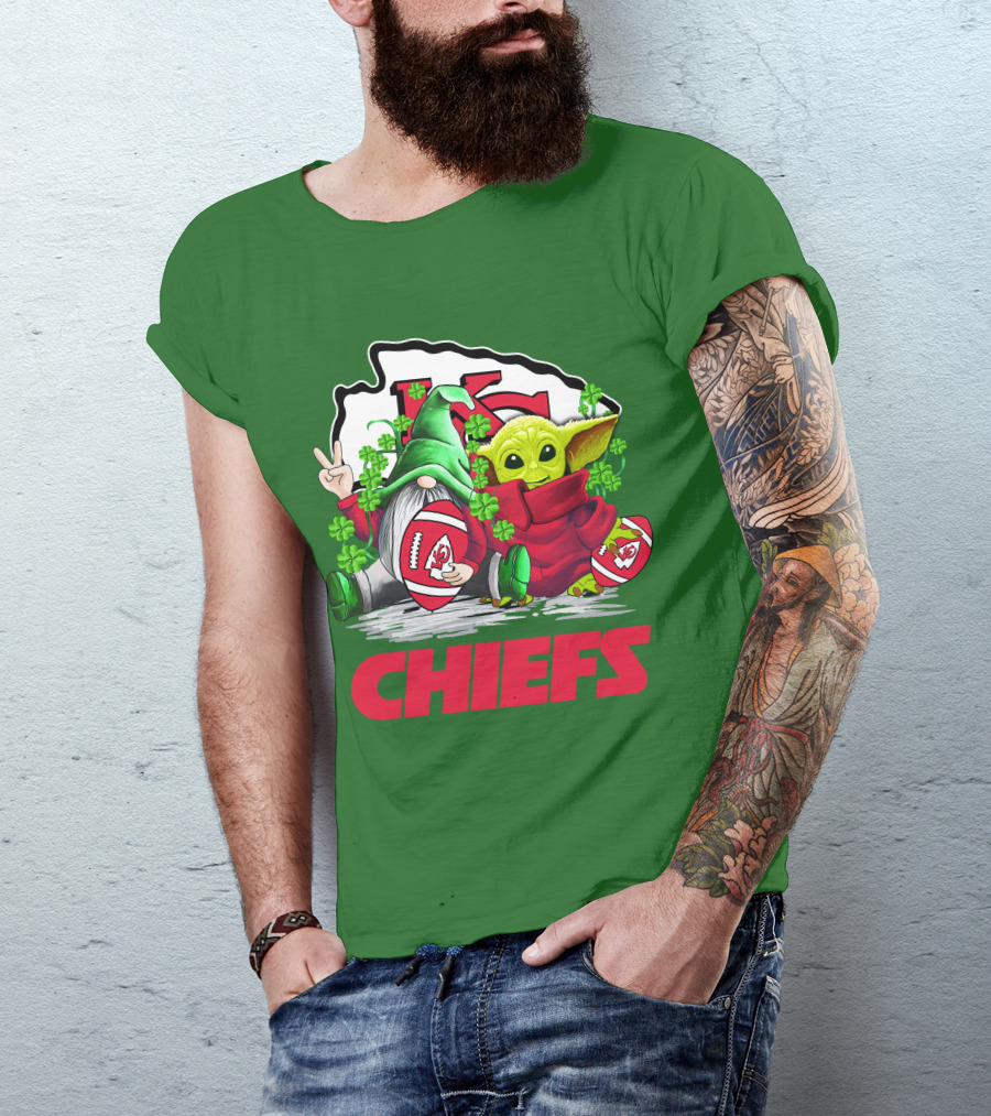 Kansas City Chiefs St. Patrick's Day Football Gnome And Baby Alien T-Shirt