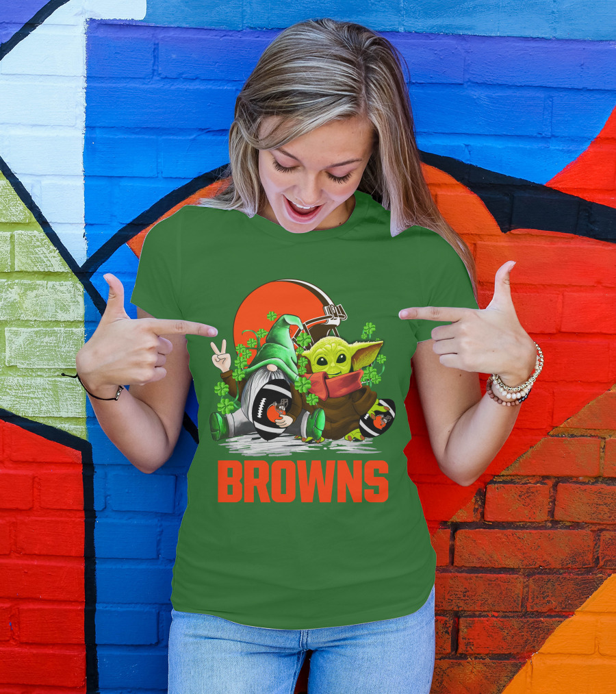 Cleveland Browns Football St. Patrick's Day Gnome And Baby Yoda T-Shirt