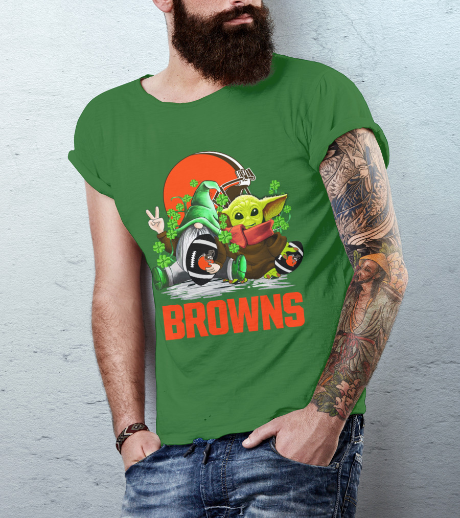 Cleveland Browns Football St. Patrick's Day Gnome And Baby Yoda T-Shirt