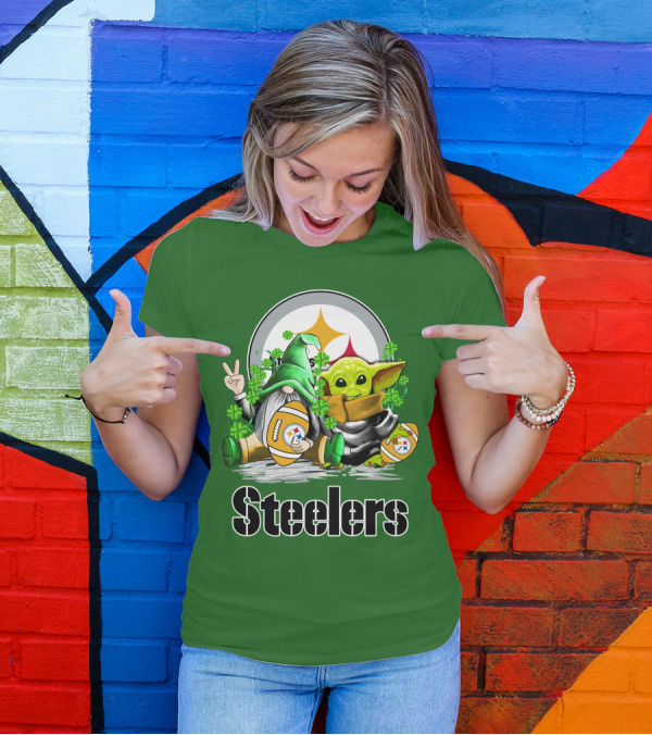Steelers St. Patrick's Day Football Gnome And Baby Yoda With Shamrocks T-Shirt
