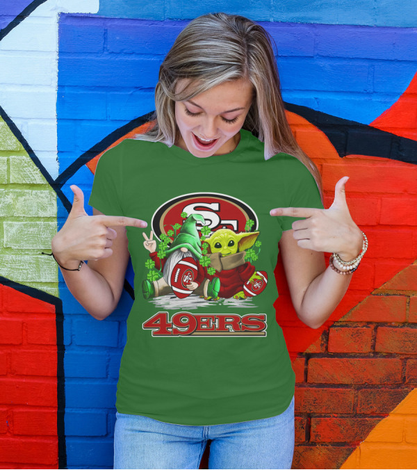 San Francisco 49ers Football St. Patrick's Day Gnome And Baby Yoda 49ers T-Shirt