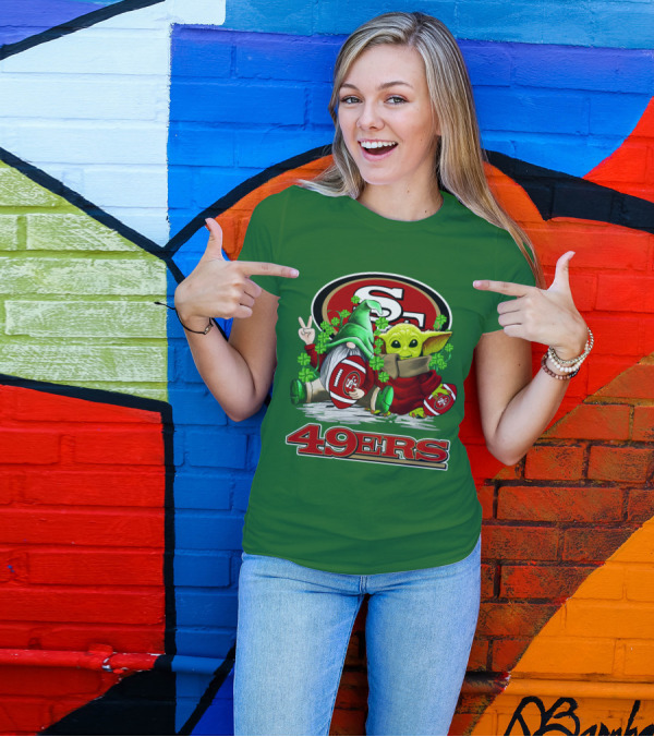 San Francisco 49ers Football St. Patrick's Day Gnome And Baby Yoda 49ers T-Shirt