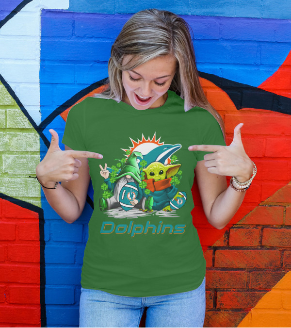Miami Dolphins St Patrick's Day Football Gnome And Baby Alien With Shamrocks T-Shirt