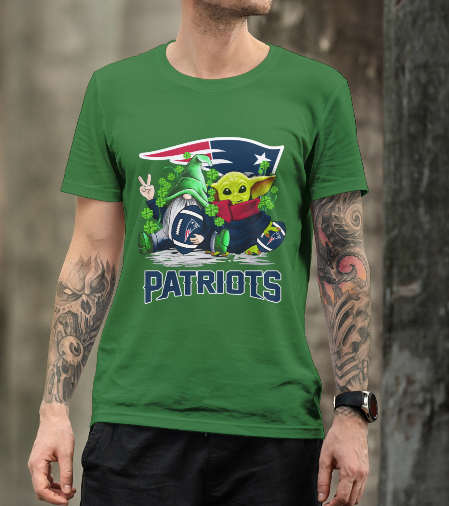 New England Patriots St. Patrick's Day Gnome And Green Alien Football T-Shirt