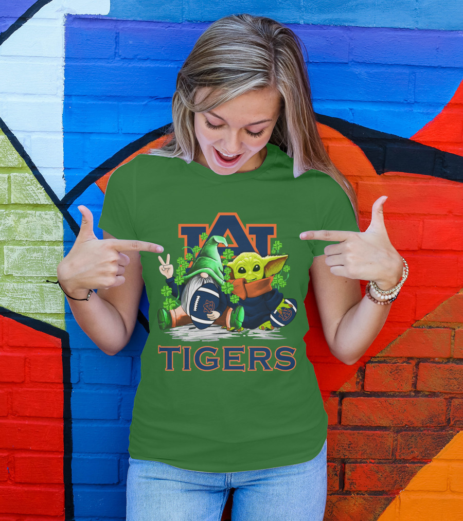 Auburn Tigers St. Patrick’s Day Football Gnome And Yoda Fan T-Shirt