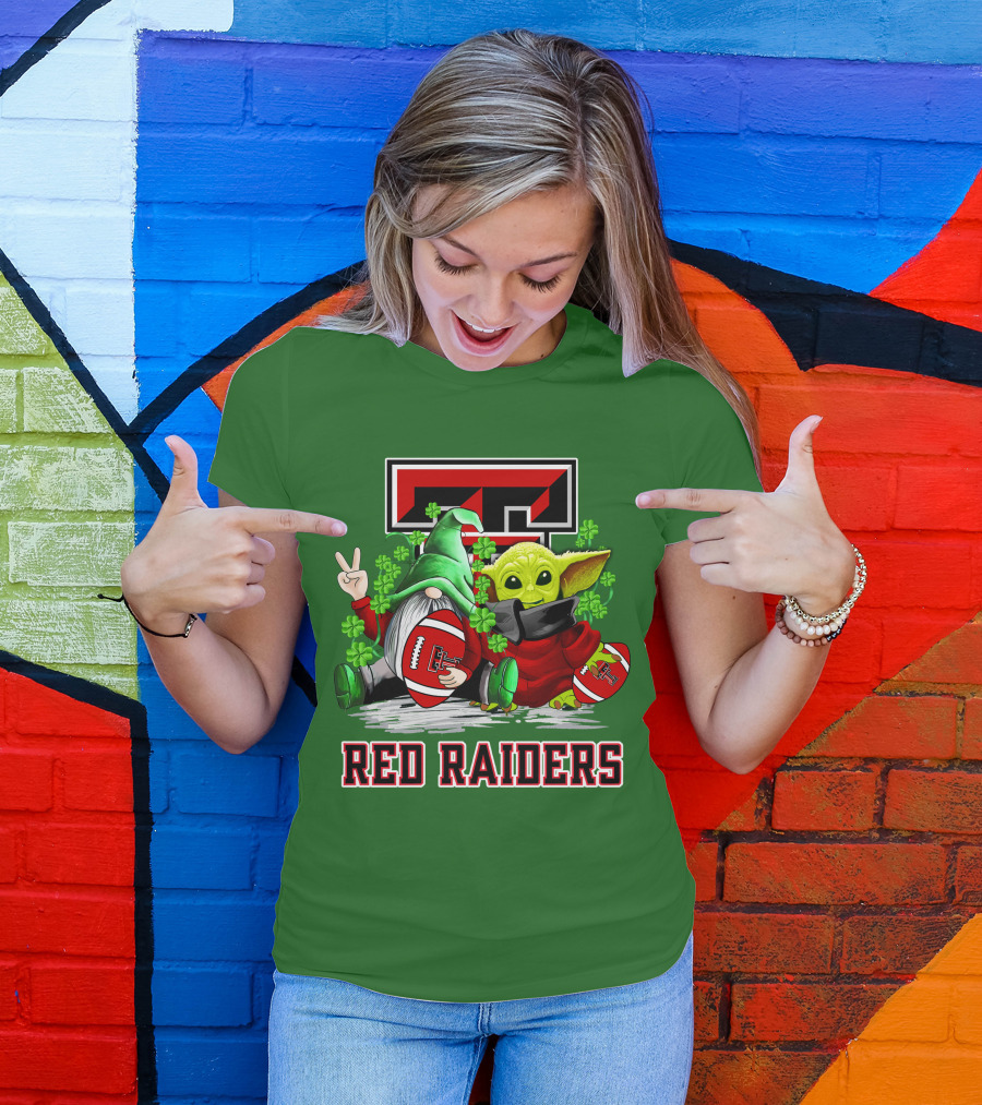 Texas Tech Red Raiders St. Patrick’s Day Football Gnome And Baby Alien With Shamrocks T-Shirt