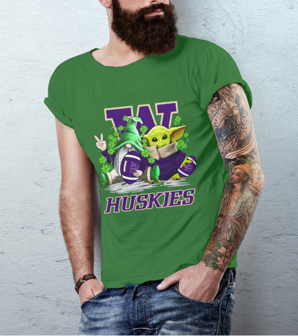 Washington Huskies Football St. Patrick’s Day Gnome And Baby Yoda With Shamrocks T-Shirt