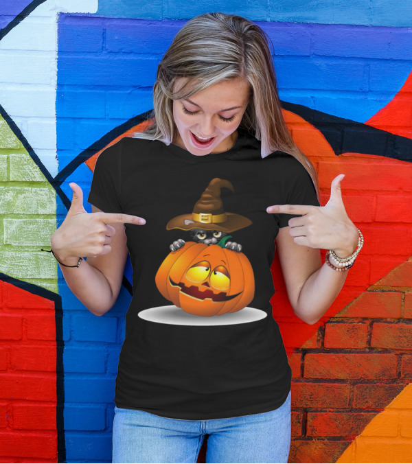Friendly Black Cat In Witch Hat With Grinning Pumpkin T-Shirt