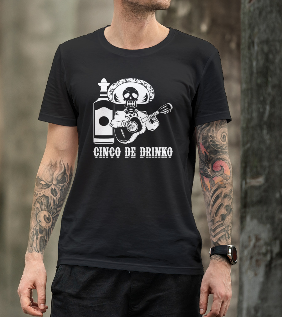 Mariachi Skeleton Cinco De Drinko Funny Mexican Sombrero Guitar Bottle T-Shirt