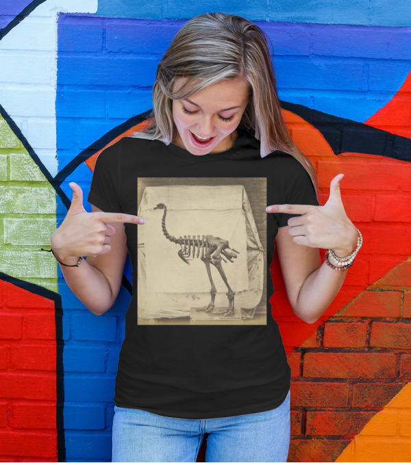 Dinomoris Elephantopus Dinosaur Bird Skeleton T-Shirt