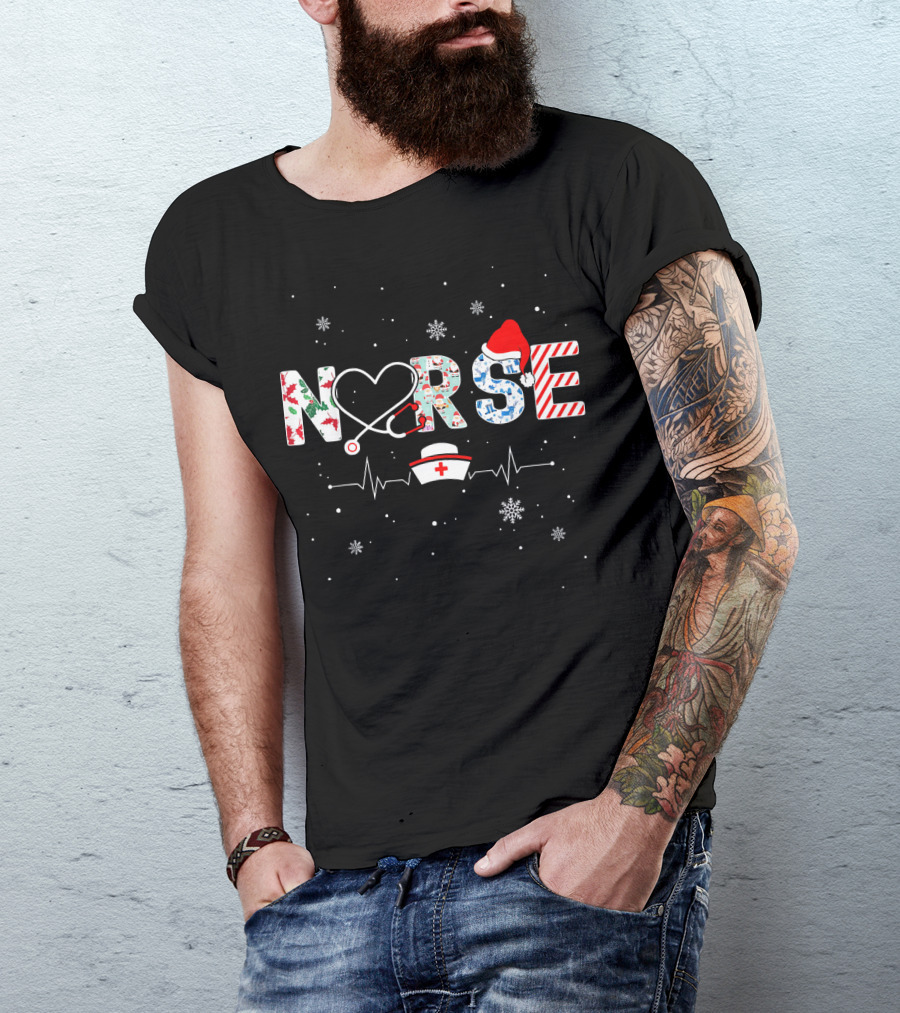 Nurse Christmas Santa Hat Stethoscope Heartbeat Snowflakes T-Shirt