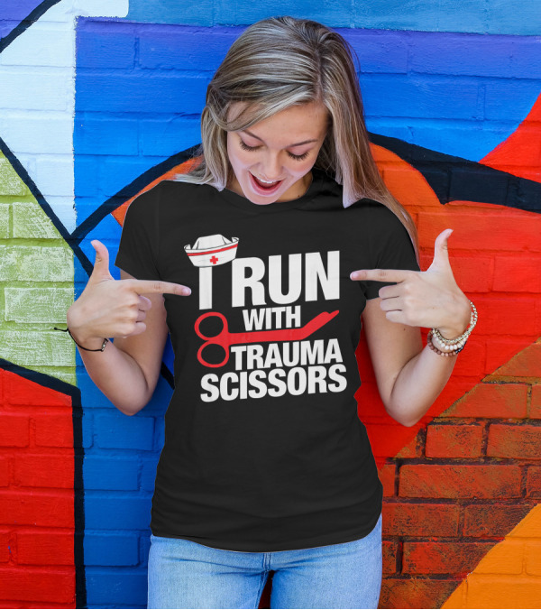I Run With Trauma Scissors Nurse Hat T-Shirt