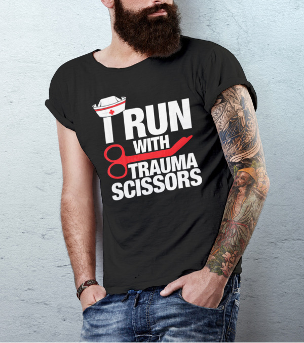 I Run With Trauma Scissors Nurse Hat T-Shirt