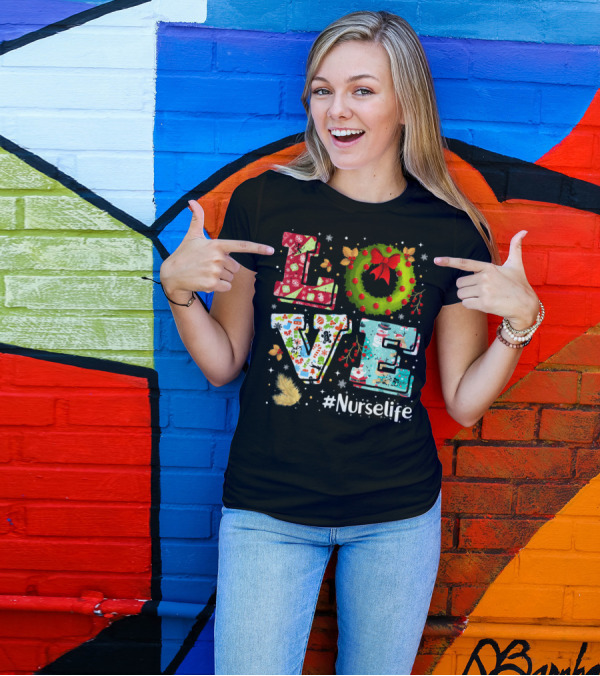 LOVE Christmas Wreath #Nurselife Fun Nurse Life T-Shirt