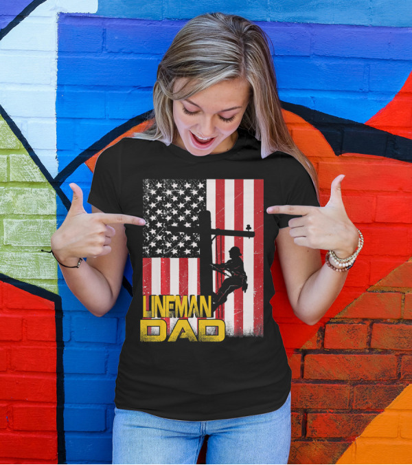 Lineman Dad Electrician American Flag Distressed Worker T-Shirt