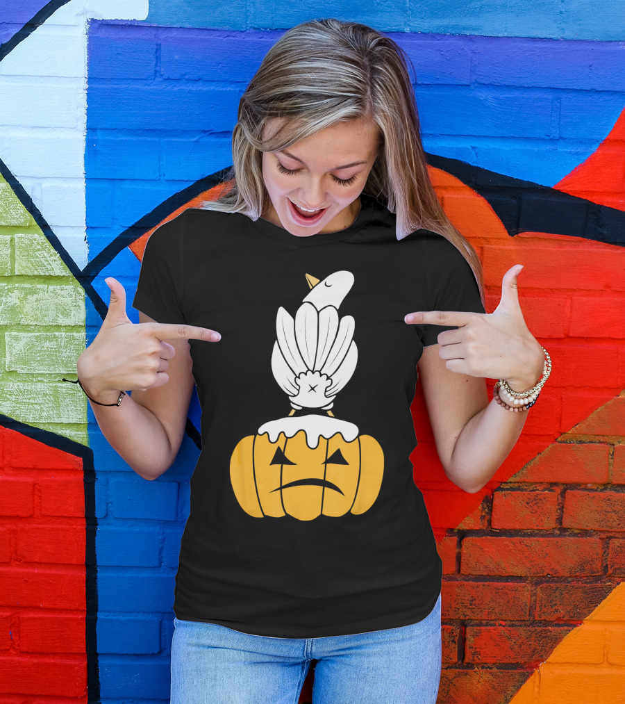 Funny Pigeon Sits Atop Grumpy Halloween Pumpkin With Humor T-Shirt