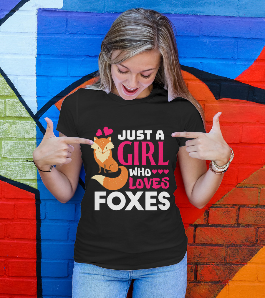 Just A Girl Who Loves Foxes With Hearts T-Shirt