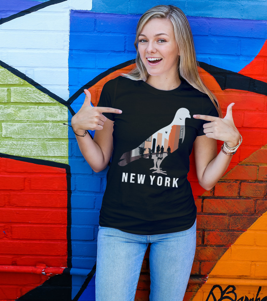 NEW YORK CITY MANHATTA PIGEON T-Shirt