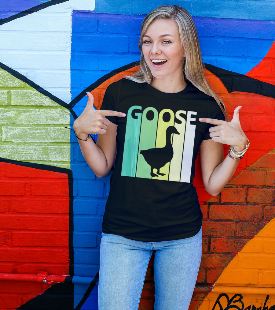Goose Silhouette Wild Animal St Patricks Vintage Colors T-Shirt