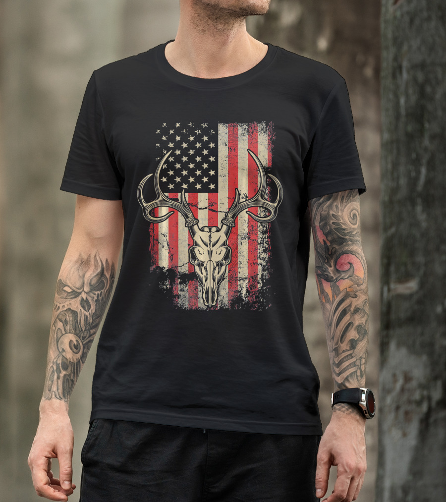 Deer Skull With Antlers On American Flag For Hunters T-Shirt