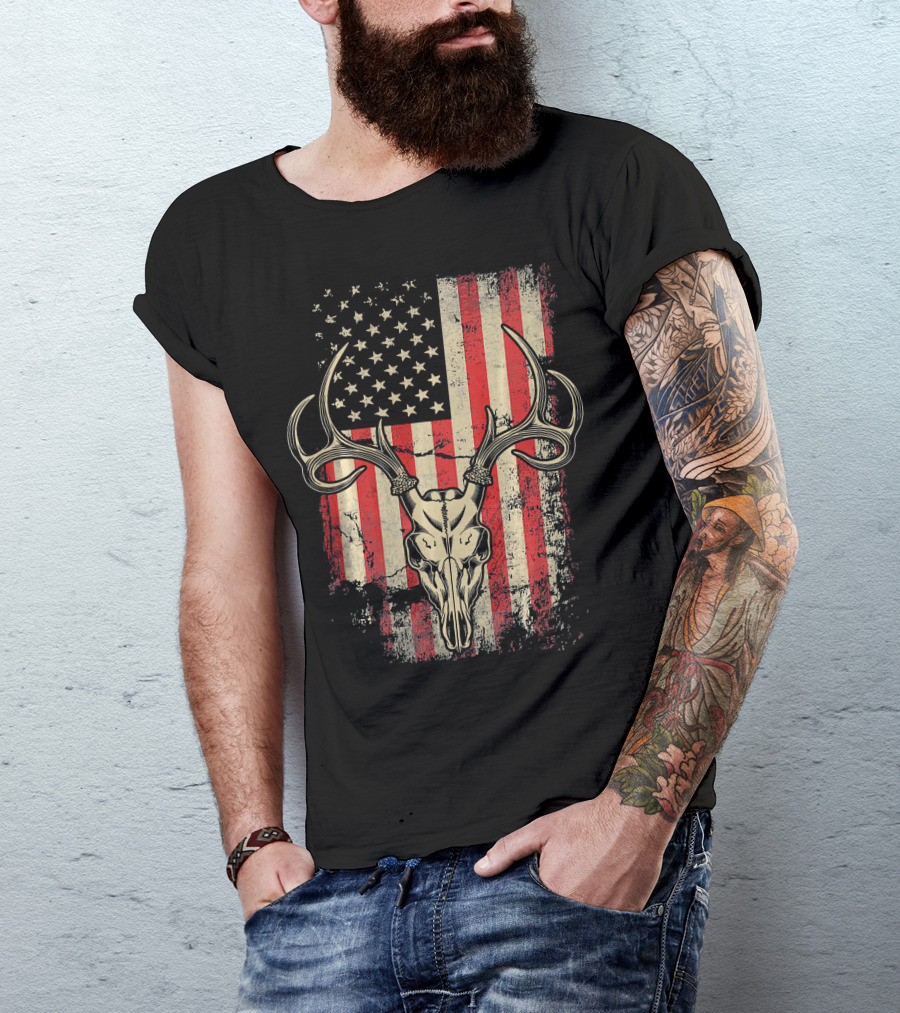Deer Skull With Antlers On American Flag For Hunters T-Shirt
