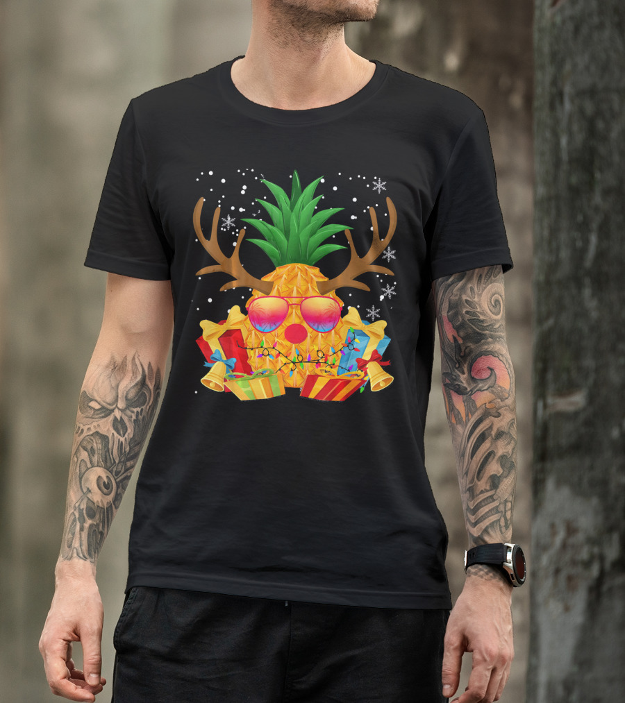 Christmas Pineapple Reindeer Holiday Gifts Snowflakes T-Shirt