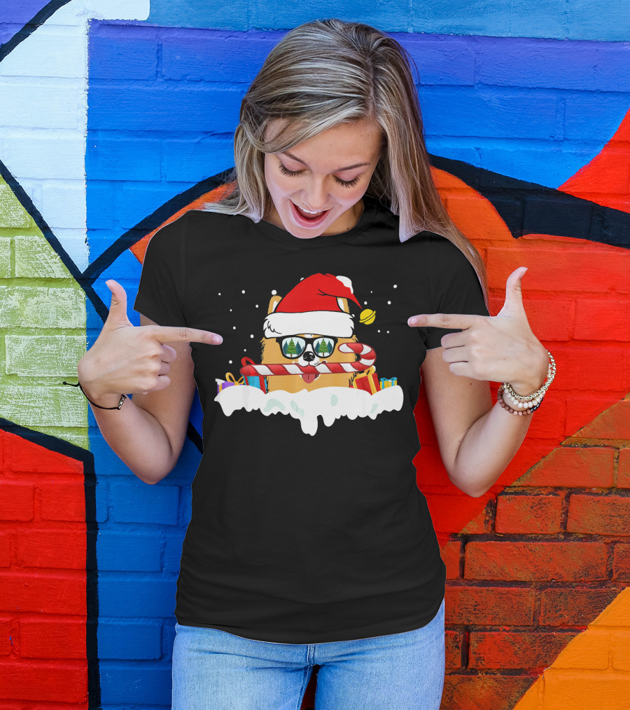 Pomeranian Santa With Candy Cane And Christmas Gifts Snow Scene T-Shirt