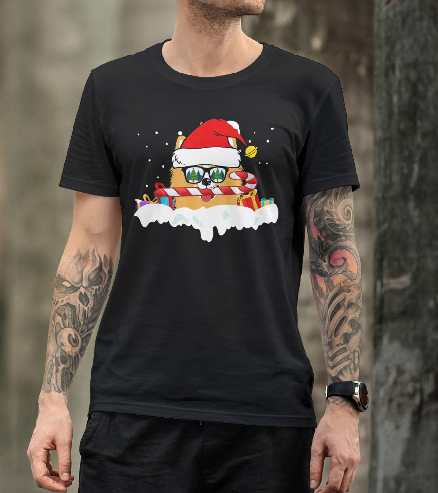 Pomeranian Santa With Candy Cane And Christmas Gifts Snow Scene T-Shirt