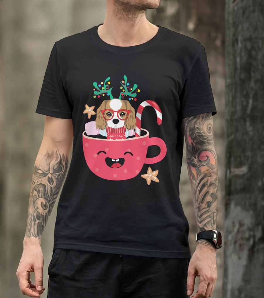 Swea Christmas Cavalier King Charl Reindeer Antlers Candy Cane Red Cup Gingerbread Cookies T-Shirt