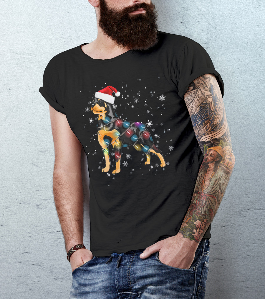 Rottweiler Santa Hat Christmas Lights And Snowflakes T-Shirt