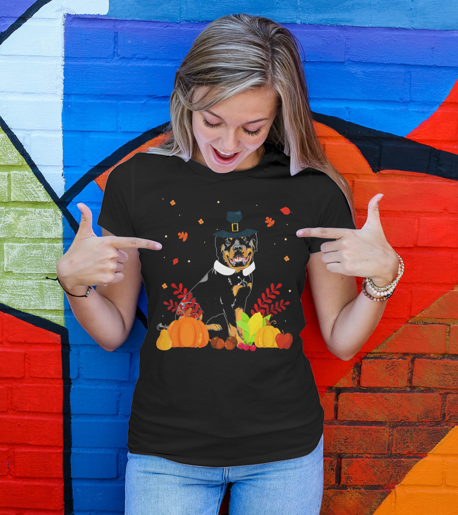 Rottweiler Thanksgiving Pilgrim Hat Harvest Pumpkins T-Shirt
