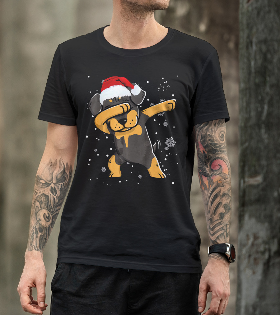 Rottweiler Dabbing Christmas Dog In Santa Hat With Snowflakes T-Shirt