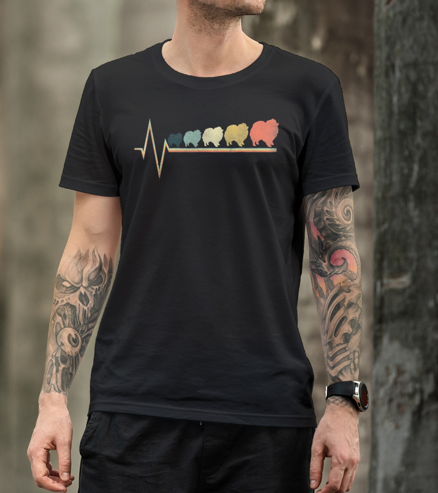 Vintage Retro Pomeranian Heartbeat Silhouette In Gradient Colors T-Shirt