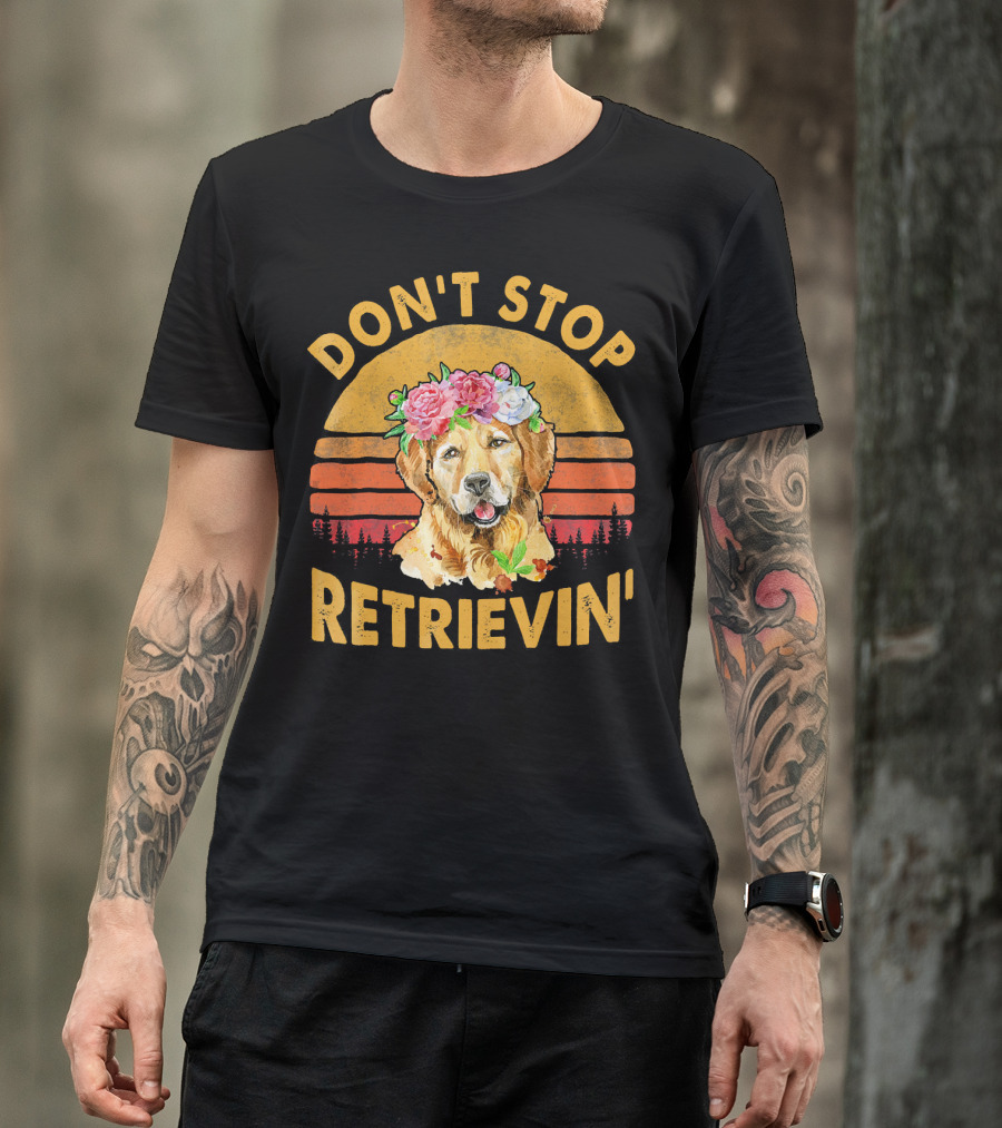 DON'T STOP RETRIEVIN' Golden Retriever With Flower Crown Retro Sunset T-Shirt