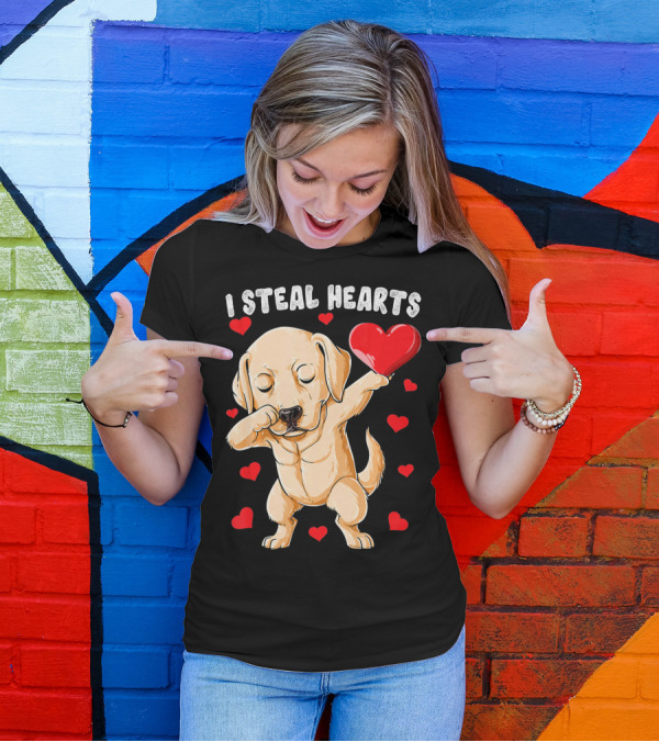 I Steal Hearts Dabbing Labrador With Red Hearts T-Shirt