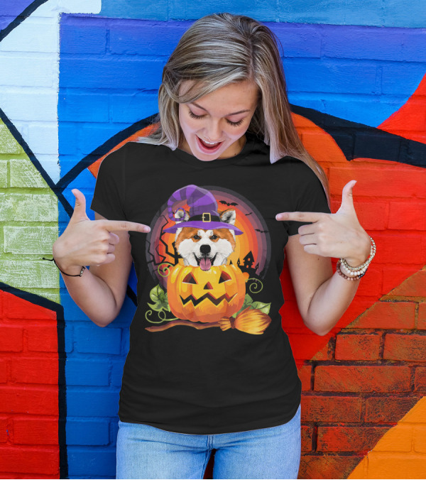 Akita Witch Pumpkin Halloween Dog Love Vintage Broomstick And Bat Scene T-Shirt