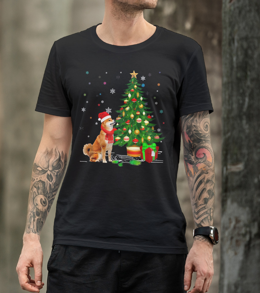 Akita Dogs Lover Christmas Tree Santa Hat Fun T-Shirt