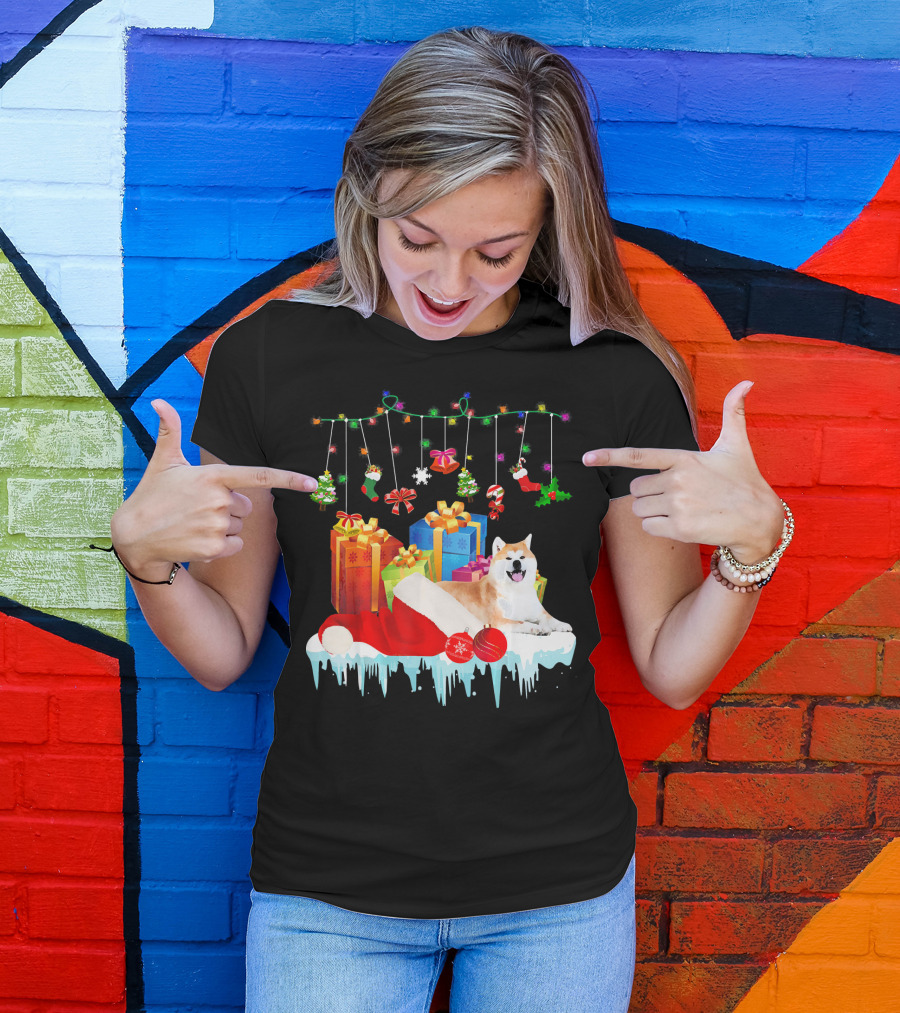 Funny Akita Dog With Christmas Gifts And Santa Hat Decorations T-Shirt