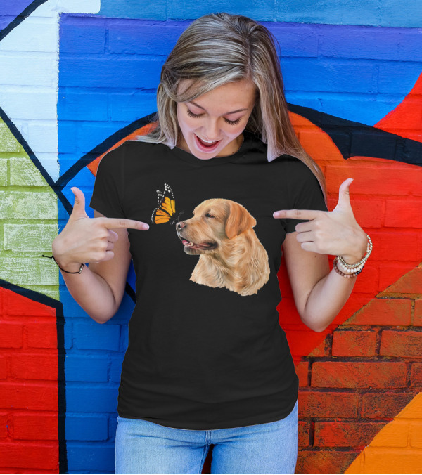 Cute Golden Retriever And Monarch Butterfly Interaction T-Shirt