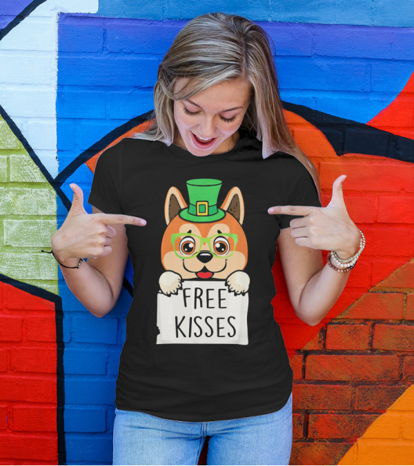 Free Kisses Akita Dog Leprechaun With Green Hat And Glasses T-Shirt
