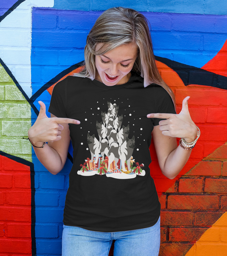 Akita Dogs Christmas Tree With Presents And Snowflakes Merry Xmas T-Shirt