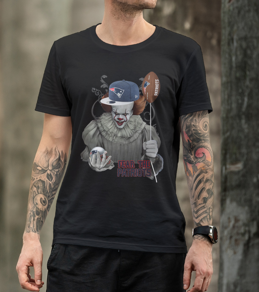 Pennywise Holding New England Patriots Football And Cap Fear The Patriots T-Shirt