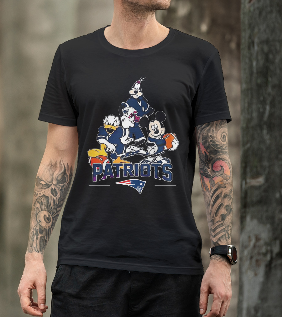 Mickey Mouse Donald Duck Goofy Patriots New England Football T-Shirt