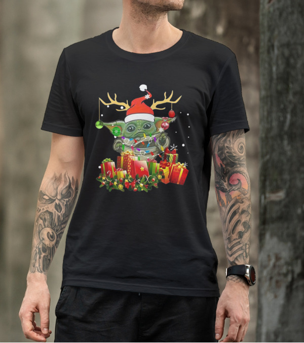Christmas Baby Yoda Reindeer Antlers Gifts The Mandalorian T-Shirt