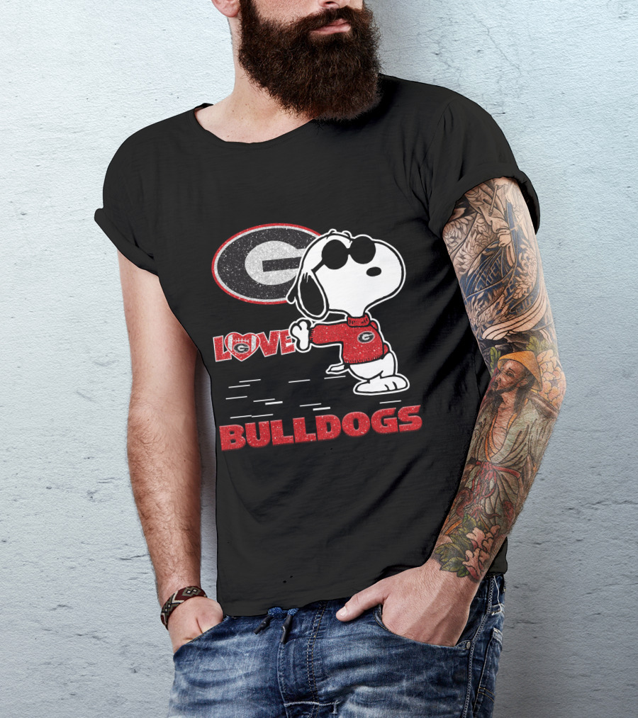 Snoopy Love Georgia Bulldogs Football T-Shirt