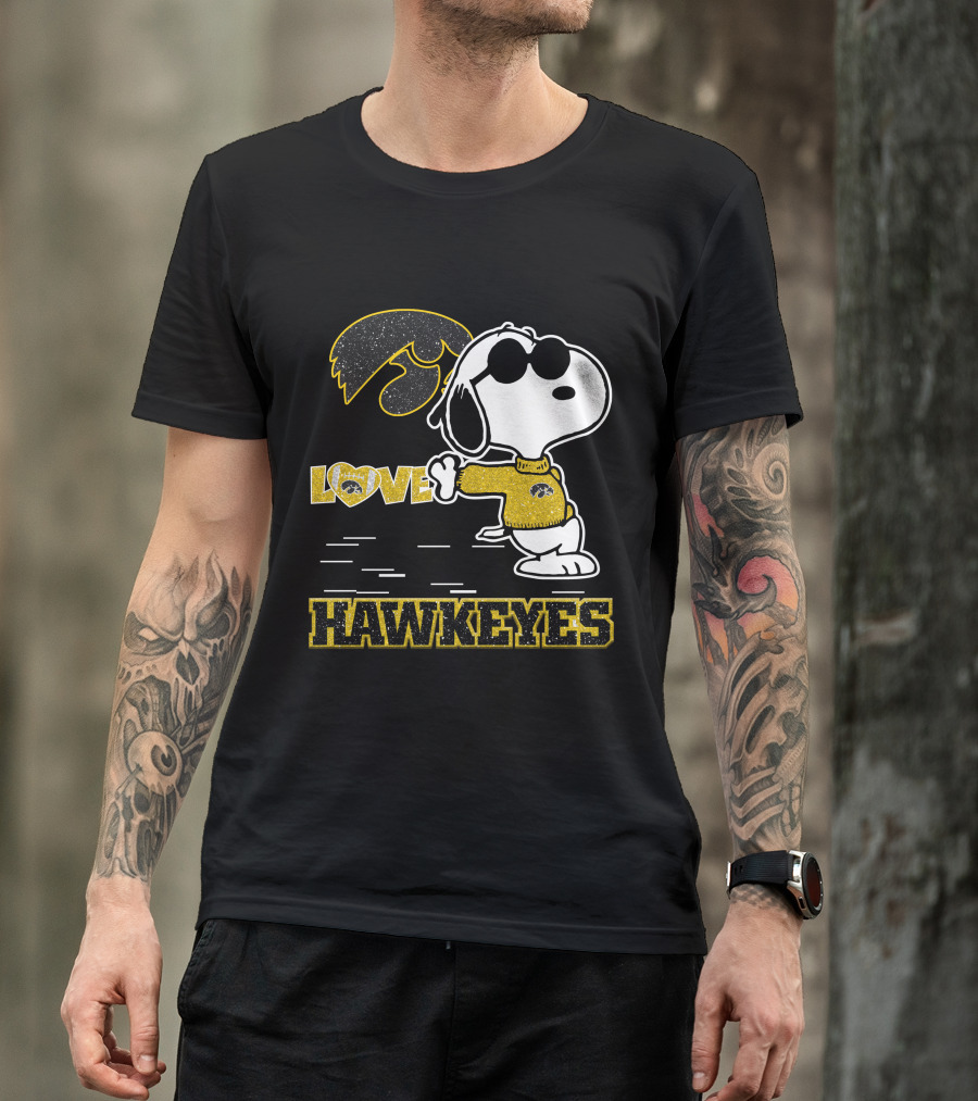 Snoopy Love Iowa Hawkeyes Football Fans Peanuts Ncaa T-Shirt