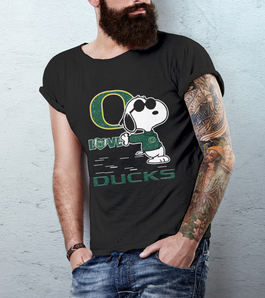 Snoopy Love Oregon Ducks Fan With Glitter Green O T-Shirt