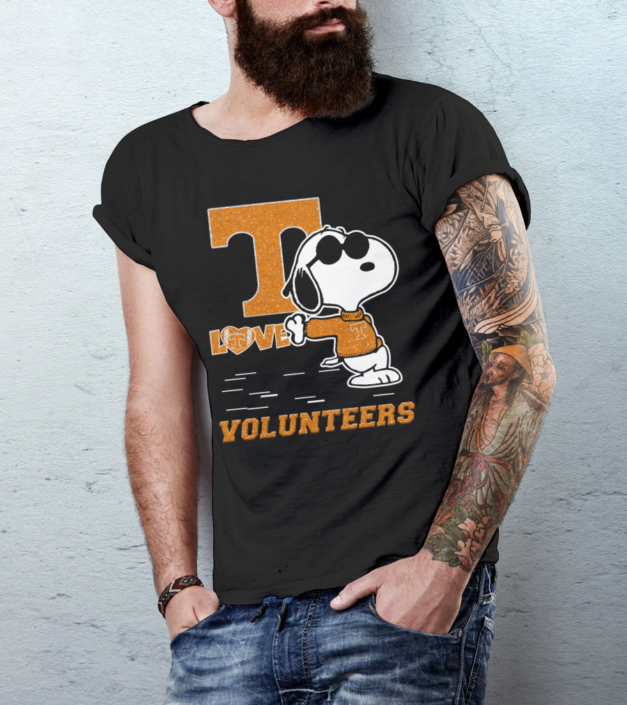 Snoopy T Love Volunteers Tennessee T-Shirt